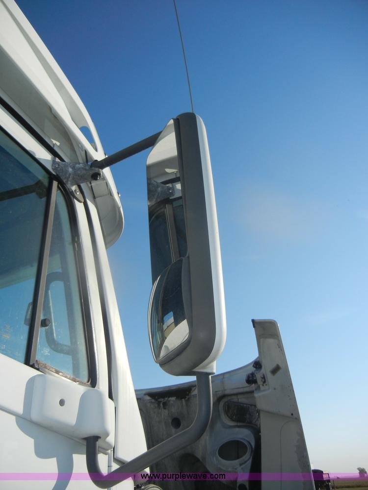 image for item D4824 2004 Freightliner ST120 semi truck