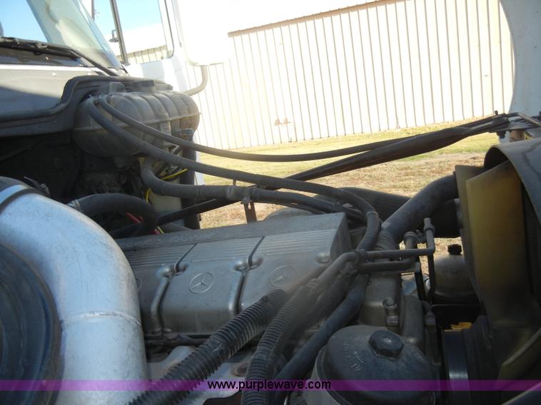 image for item D4824 2004 Freightliner ST120 semi truck