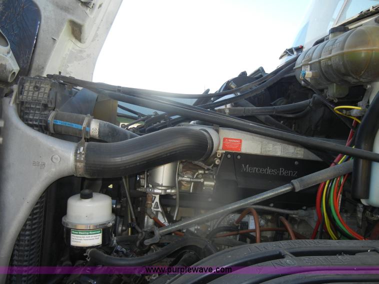 image for item D4824 2004 Freightliner ST120 semi truck