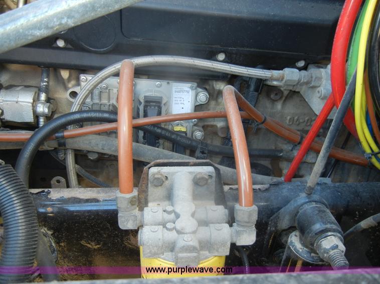 image for item D4824 2004 Freightliner ST120 semi truck