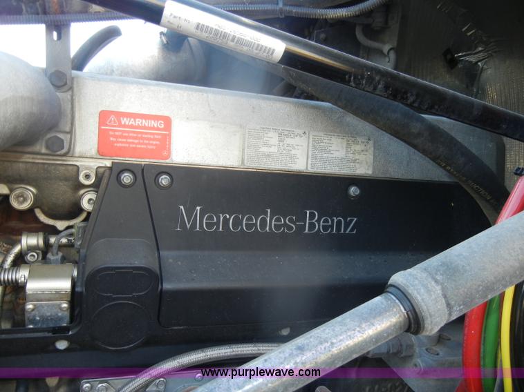 image for item D4824 2004 Freightliner ST120 semi truck