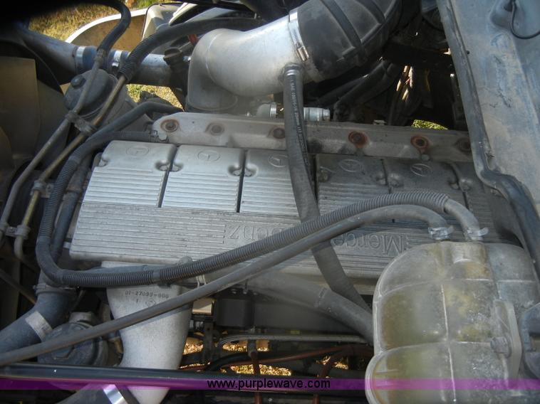 image for item D4824 2004 Freightliner ST120 semi truck