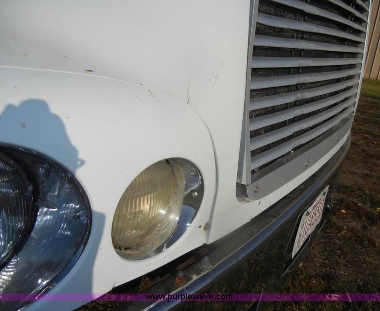 image for item D4824 2004 Freightliner ST120 semi truck