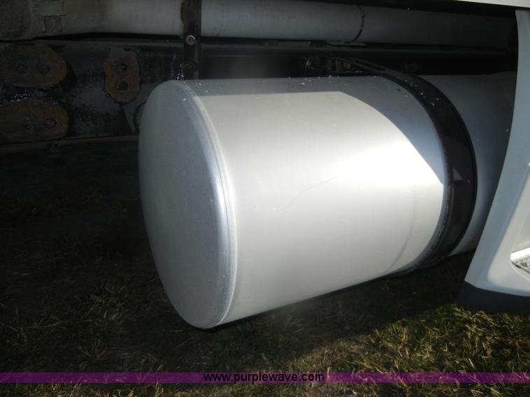 image for item D4824 2004 Freightliner ST120 semi truck