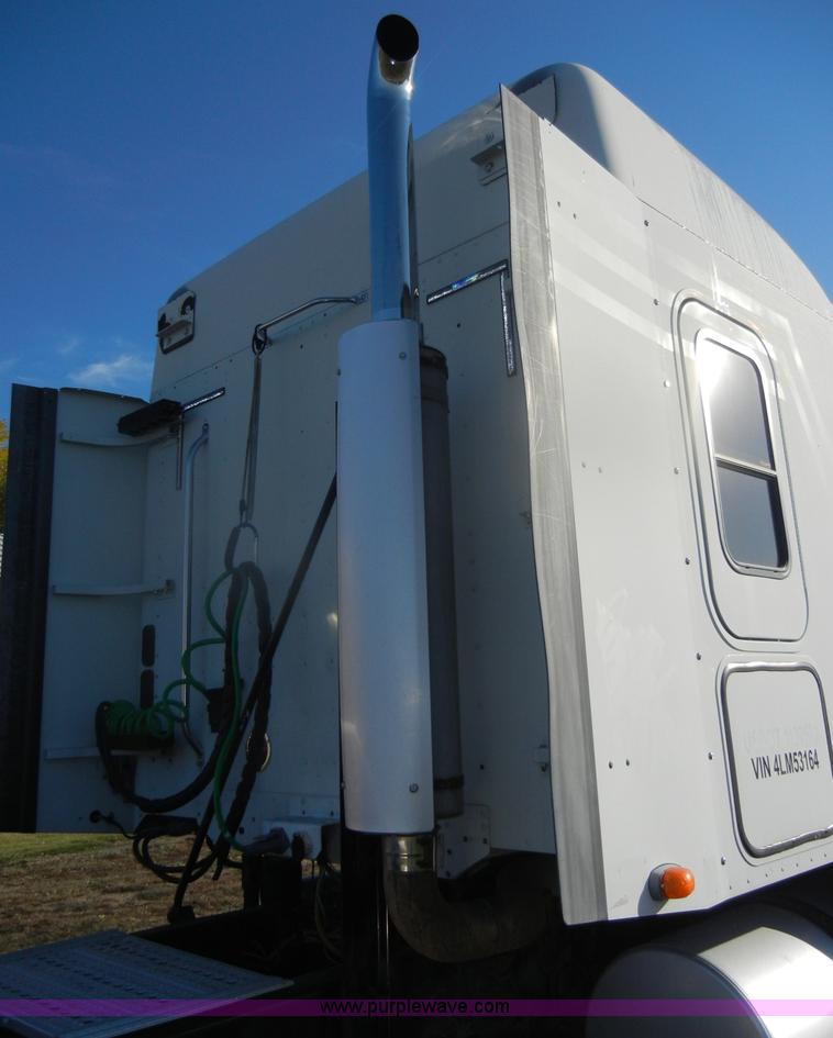 image for item D4824 2004 Freightliner ST120 semi truck