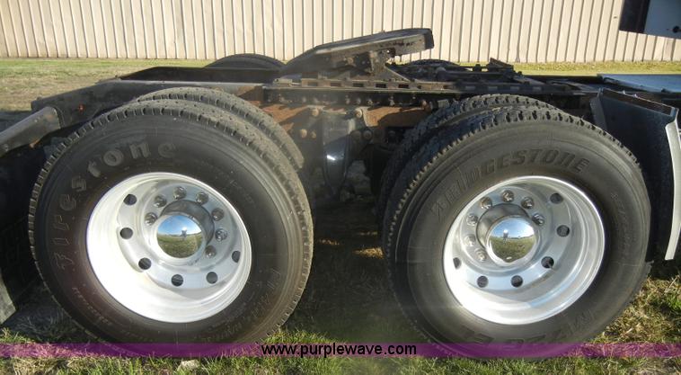 image for item D4824 2004 Freightliner ST120 semi truck