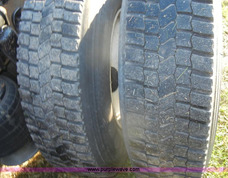 image for item D4824 2004 Freightliner ST120 semi truck