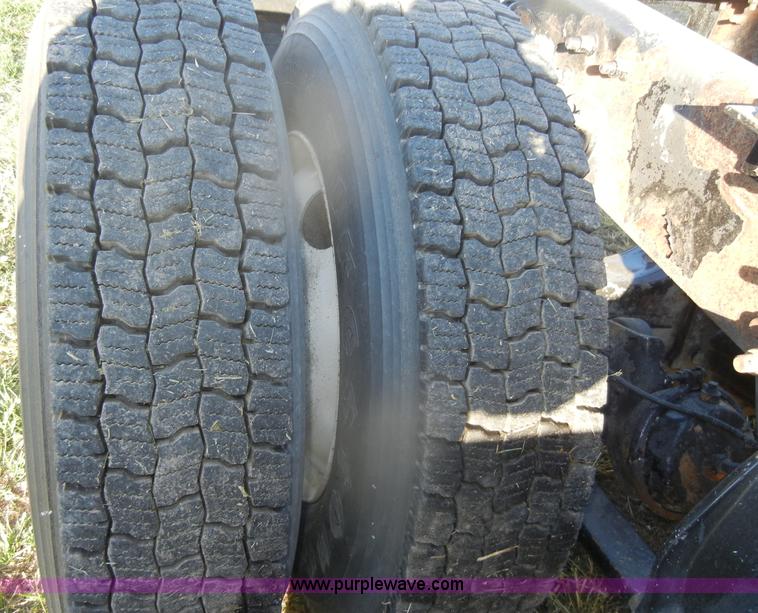 image for item D4824 2004 Freightliner ST120 semi truck