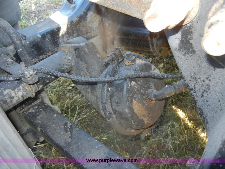 image for item D4824 2004 Freightliner ST120 semi truck