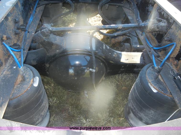 image for item D4824 2004 Freightliner ST120 semi truck