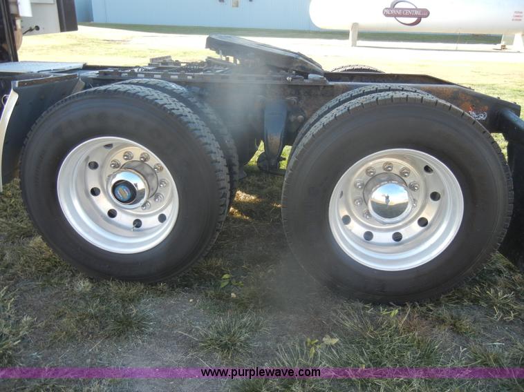 image for item D4824 2004 Freightliner ST120 semi truck