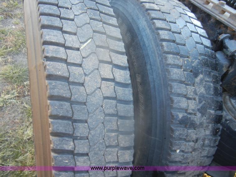 image for item D4824 2004 Freightliner ST120 semi truck