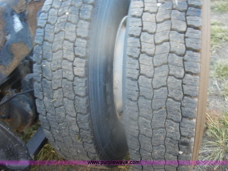 image for item D4824 2004 Freightliner ST120 semi truck