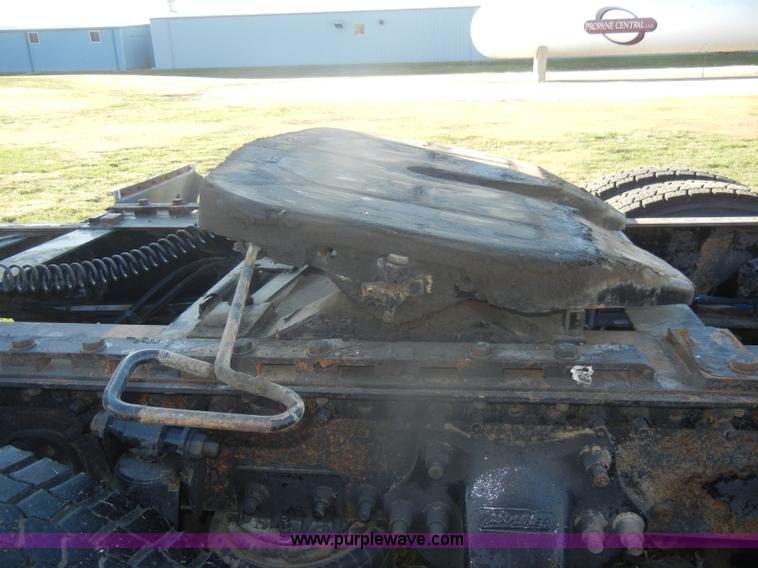 image for item D4824 2004 Freightliner ST120 semi truck