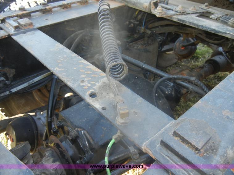 image for item D4824 2004 Freightliner ST120 semi truck