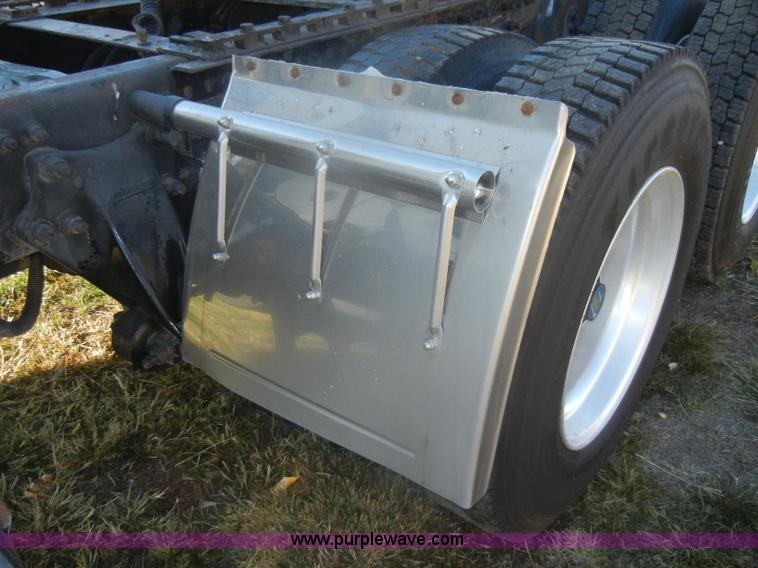 image for item D4824 2004 Freightliner ST120 semi truck