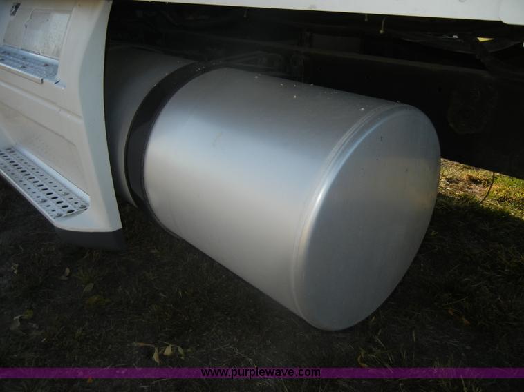 image for item D4824 2004 Freightliner ST120 semi truck