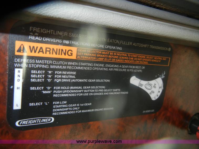 image for item D4824 2004 Freightliner ST120 semi truck