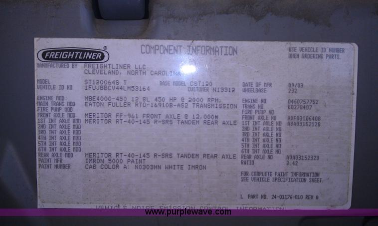 image for item D4824 2004 Freightliner ST120 semi truck