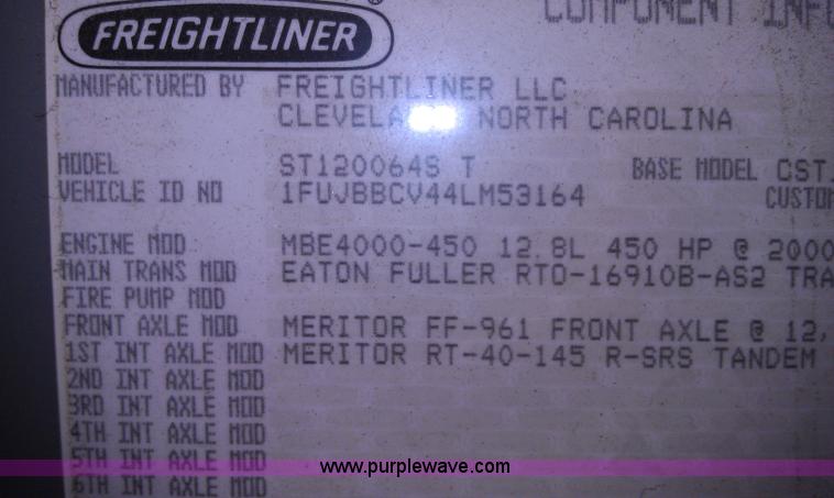 image for item D4824 2004 Freightliner ST120 semi truck