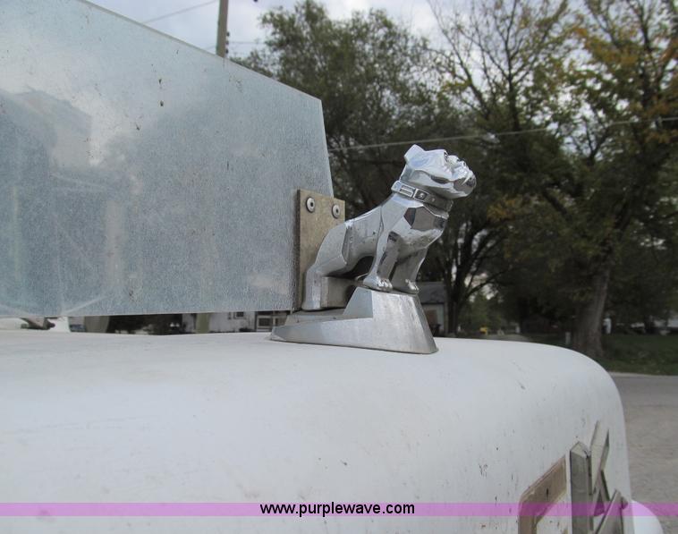 image for item E3538 1987 Mack R688ST semi truck