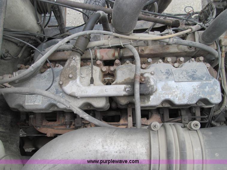 image for item E3538 1987 Mack R688ST semi truck