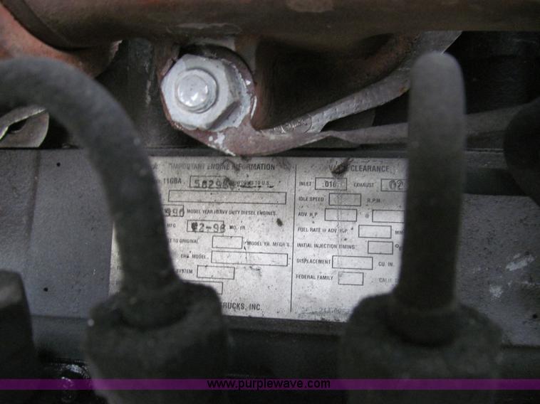 image for item E3538 1987 Mack R688ST semi truck