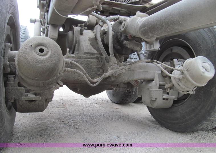 image for item E3538 1987 Mack R688ST semi truck