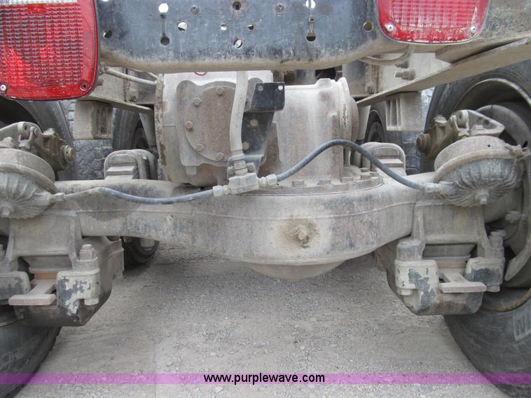 image for item E3538 1987 Mack R688ST semi truck