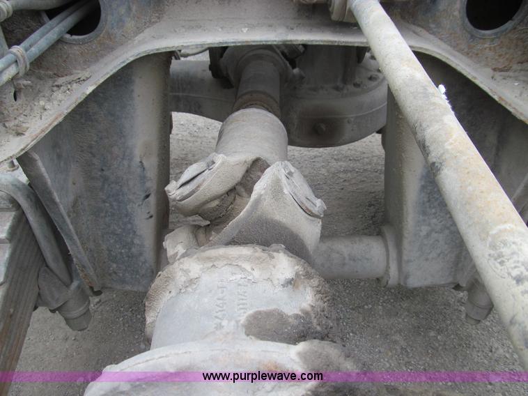 image for item E3538 1987 Mack R688ST semi truck