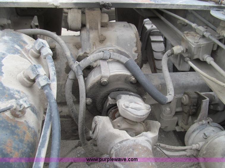 image for item E3538 1987 Mack R688ST semi truck