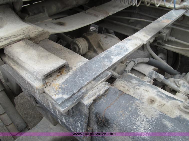 image for item E3538 1987 Mack R688ST semi truck