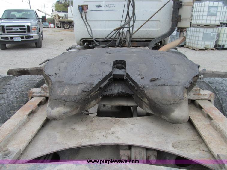 image for item E3538 1987 Mack R688ST semi truck