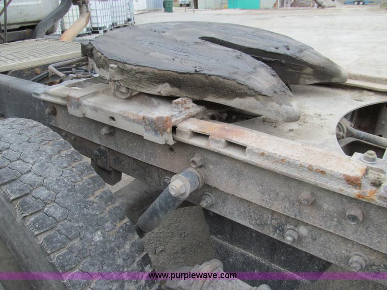 image for item E3538 1987 Mack R688ST semi truck