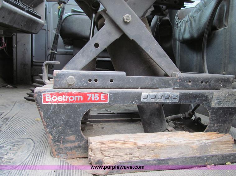 image for item E3538 1987 Mack R688ST semi truck