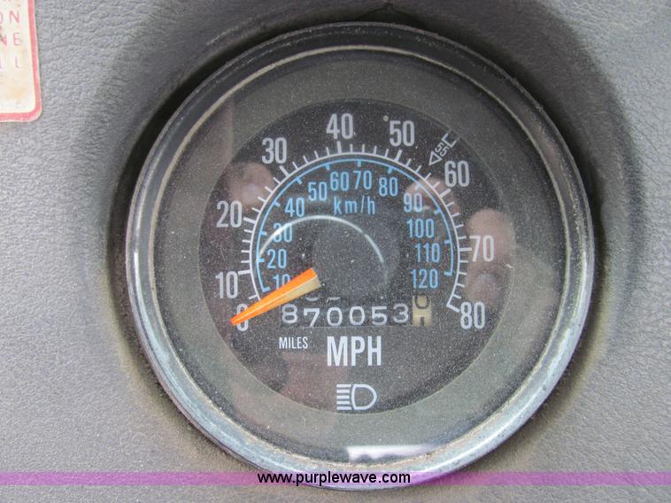 image for item E3538 1987 Mack R688ST semi truck