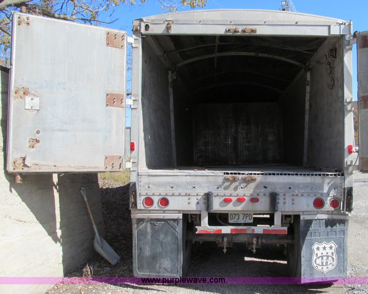 image for item E3539 1989 Wilson Convert-A-Hauler trailer