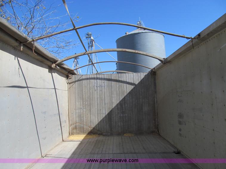 image for item E3539 1989 Wilson Convert-A-Hauler trailer