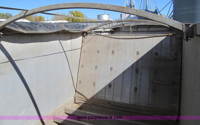 image for item E3539 1989 Wilson Convert-A-Hauler trailer