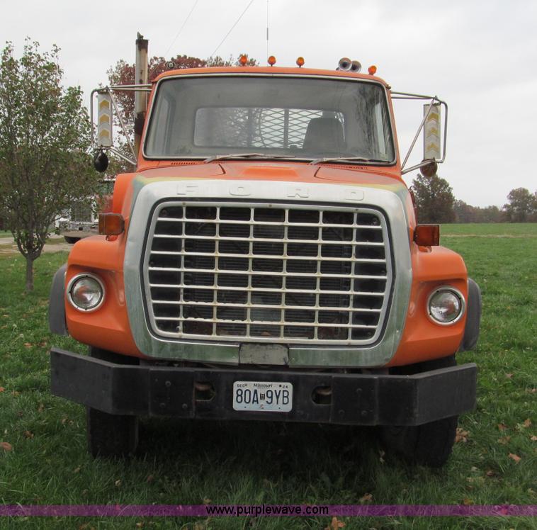 image for item E5638 1974 Ford 8000 winch truck