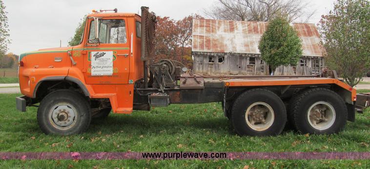 image for item E5638 1974 Ford 8000 winch truck