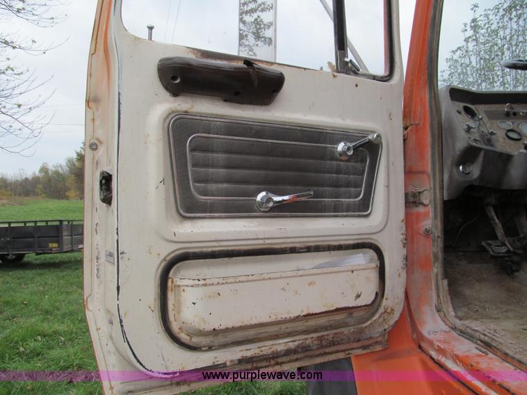 image for item E5638 1974 Ford 8000 winch truck