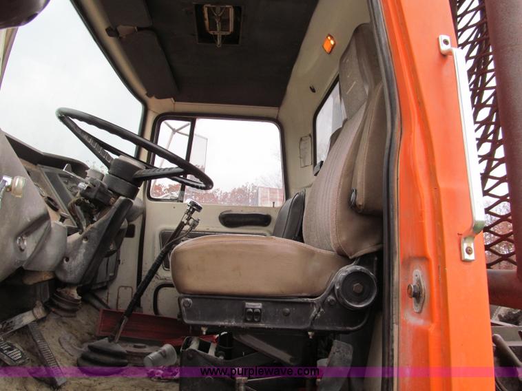 image for item E5638 1974 Ford 8000 winch truck