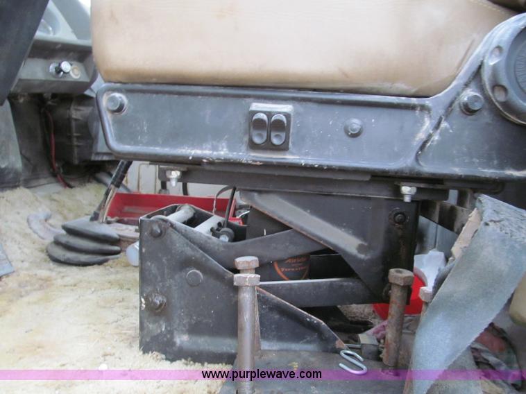 image for item E5638 1974 Ford 8000 winch truck