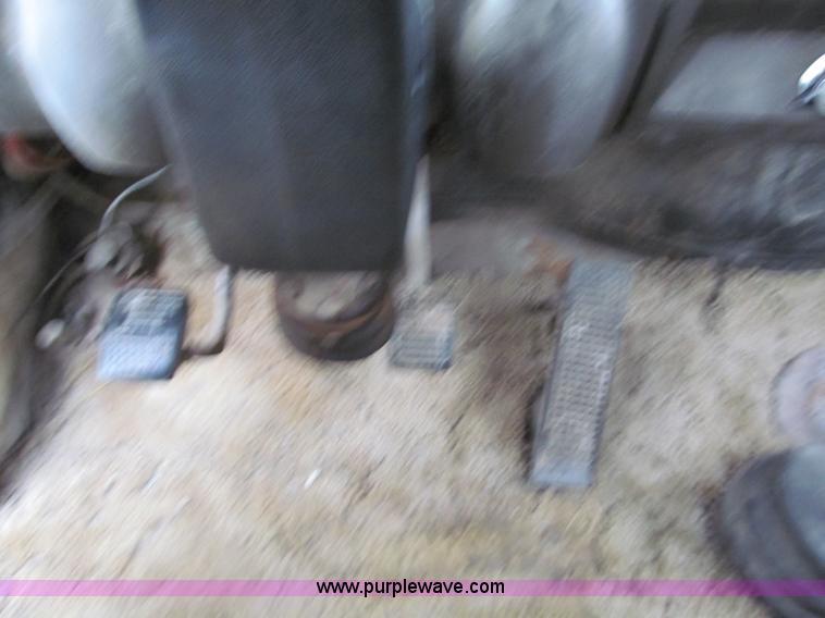 image for item E5638 1974 Ford 8000 winch truck