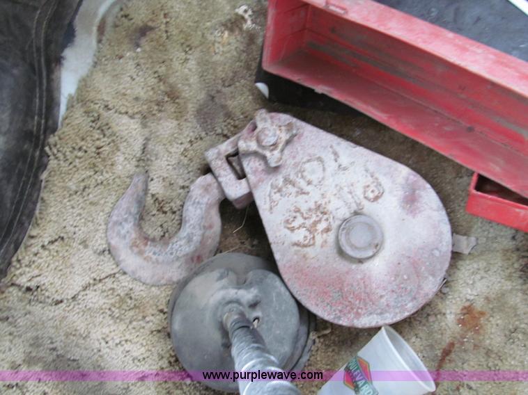 image for item E5638 1974 Ford 8000 winch truck