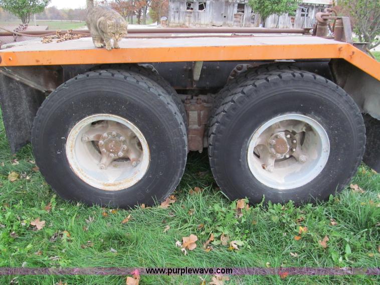 image for item E5638 1974 Ford 8000 winch truck