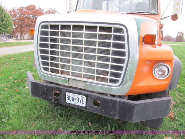 image for item E5638 1974 Ford 8000 winch truck