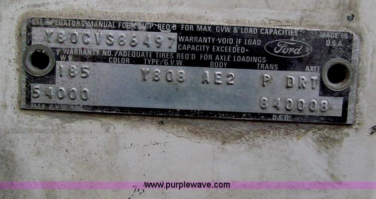 image for item E5638 1974 Ford 8000 winch truck