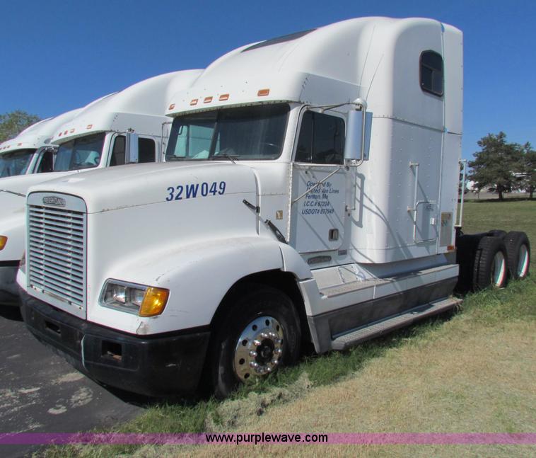 image for item E8126 1995 Freightliner FLD112 semi truck